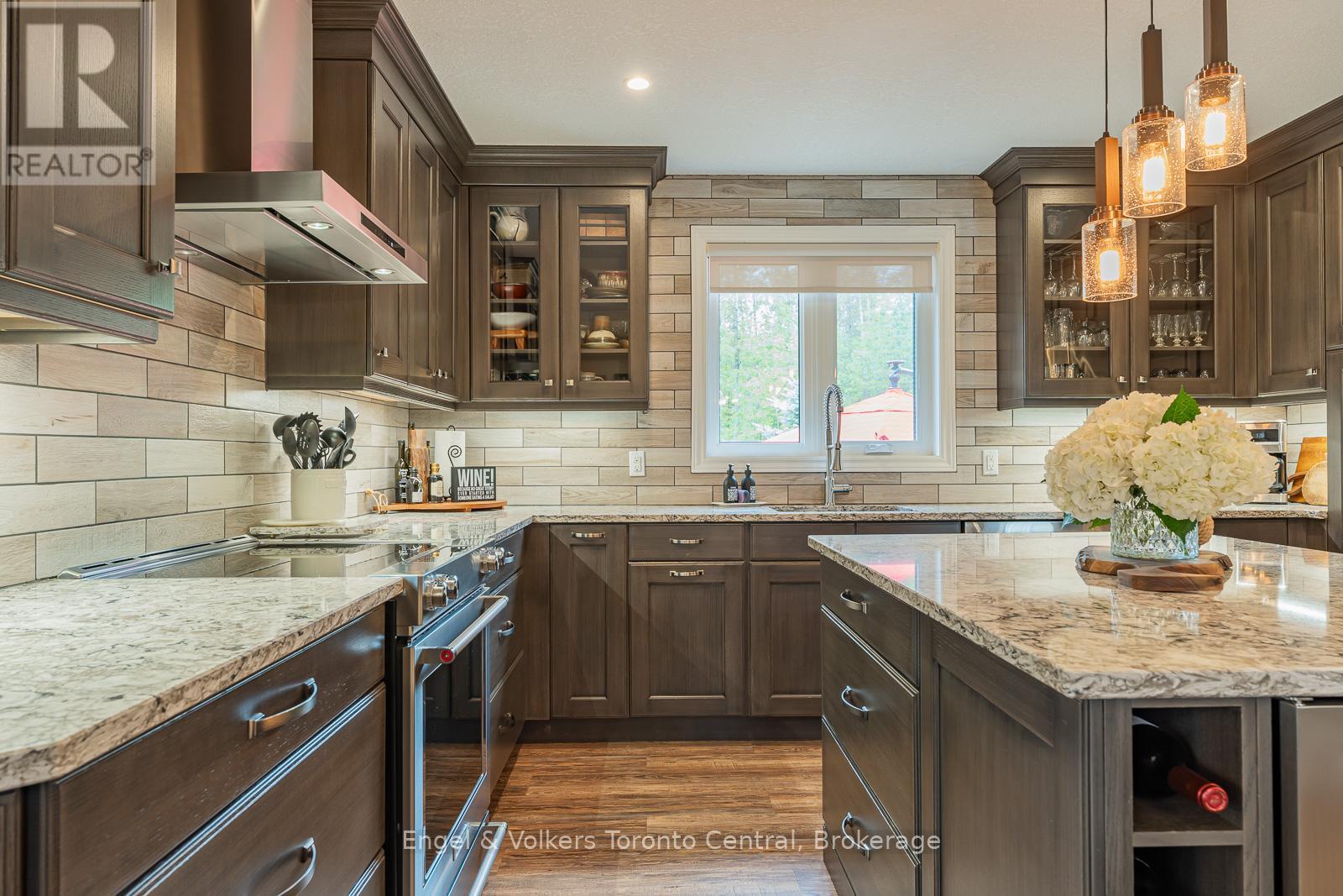 242 Somers Street, Georgian Bluffs, Ontario  N4K 6V5 - Photo 11 - X12047467