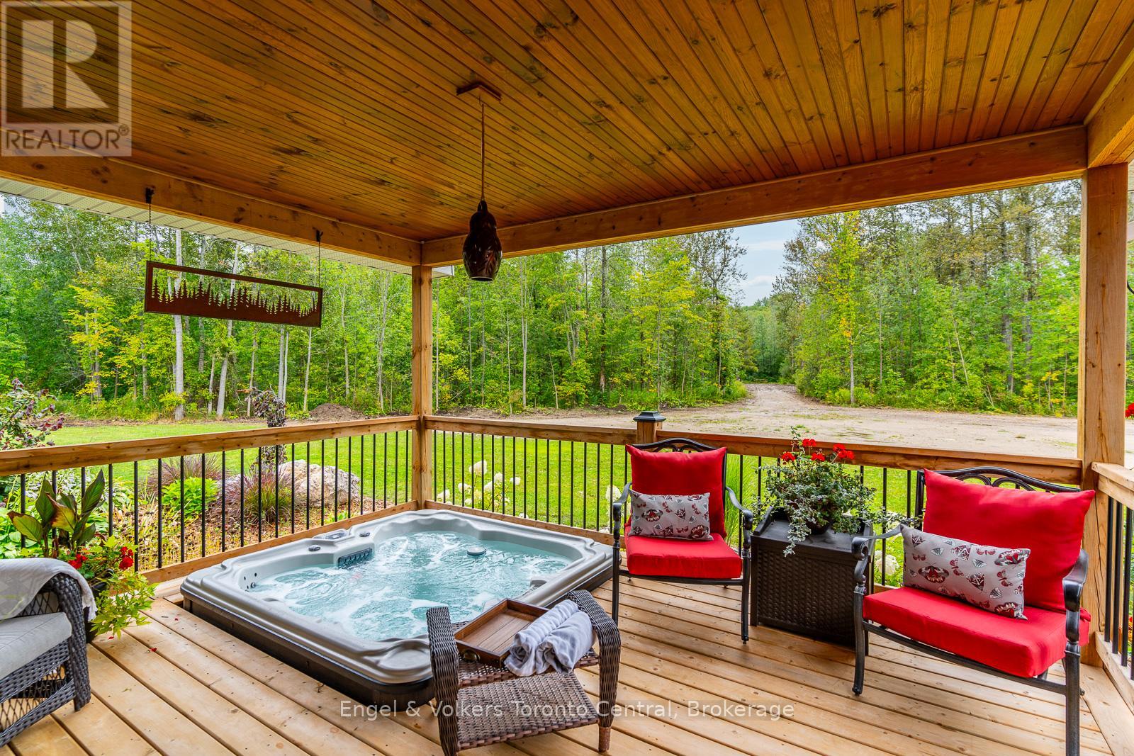 242 Somers Street, Georgian Bluffs, Ontario  N4K 6V5 - Photo 19 - X12047467