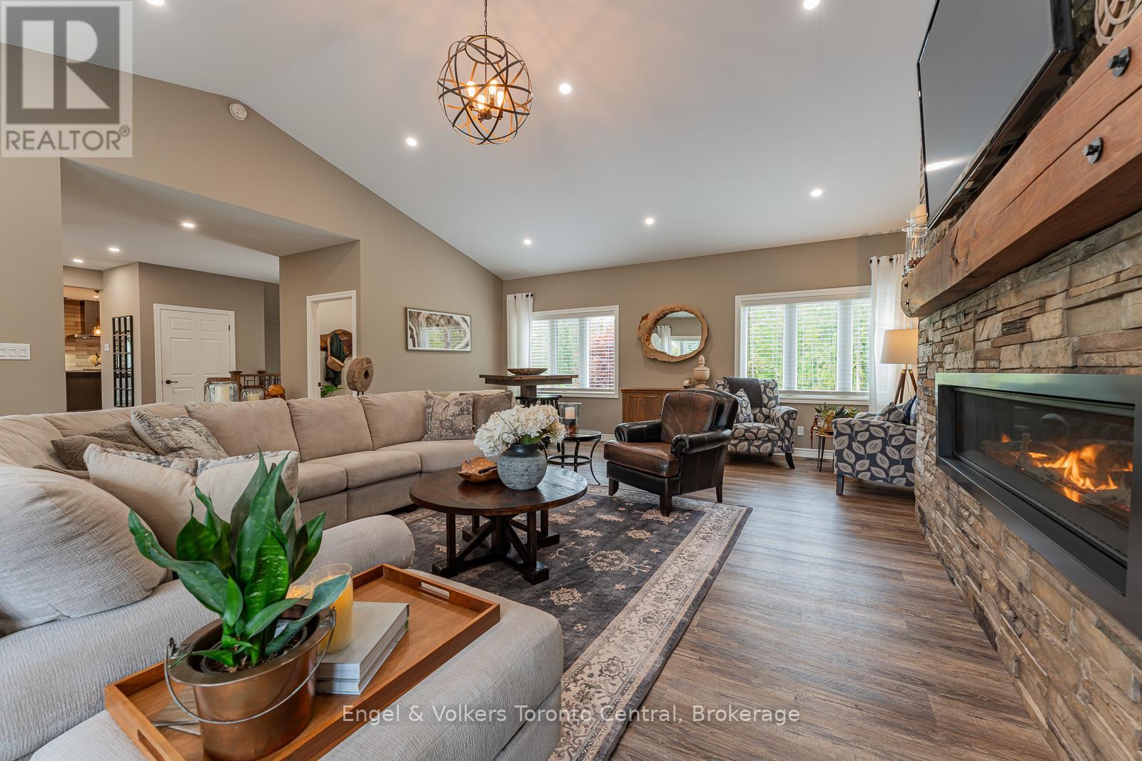 242 Somers Street, Georgian Bluffs, Ontario  N4K 6V5 - Photo 30 - X12047467