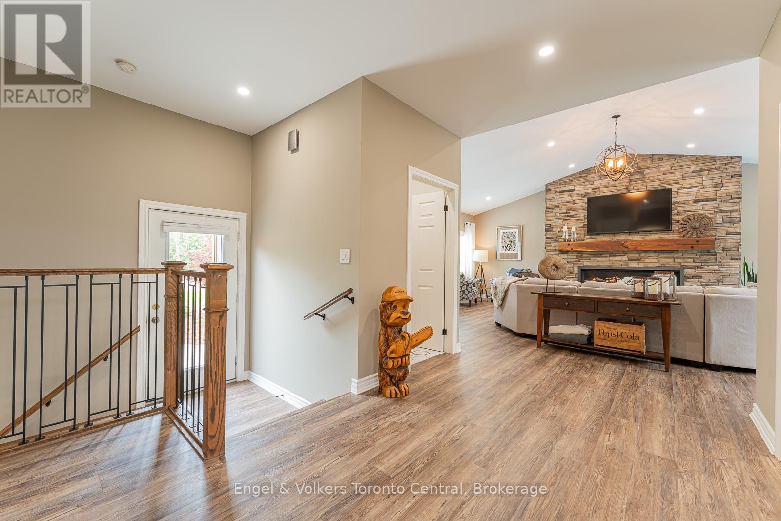 242 Somers Street, Georgian Bluffs, Ontario  N4K 6V5 - Photo 32 - X12047467