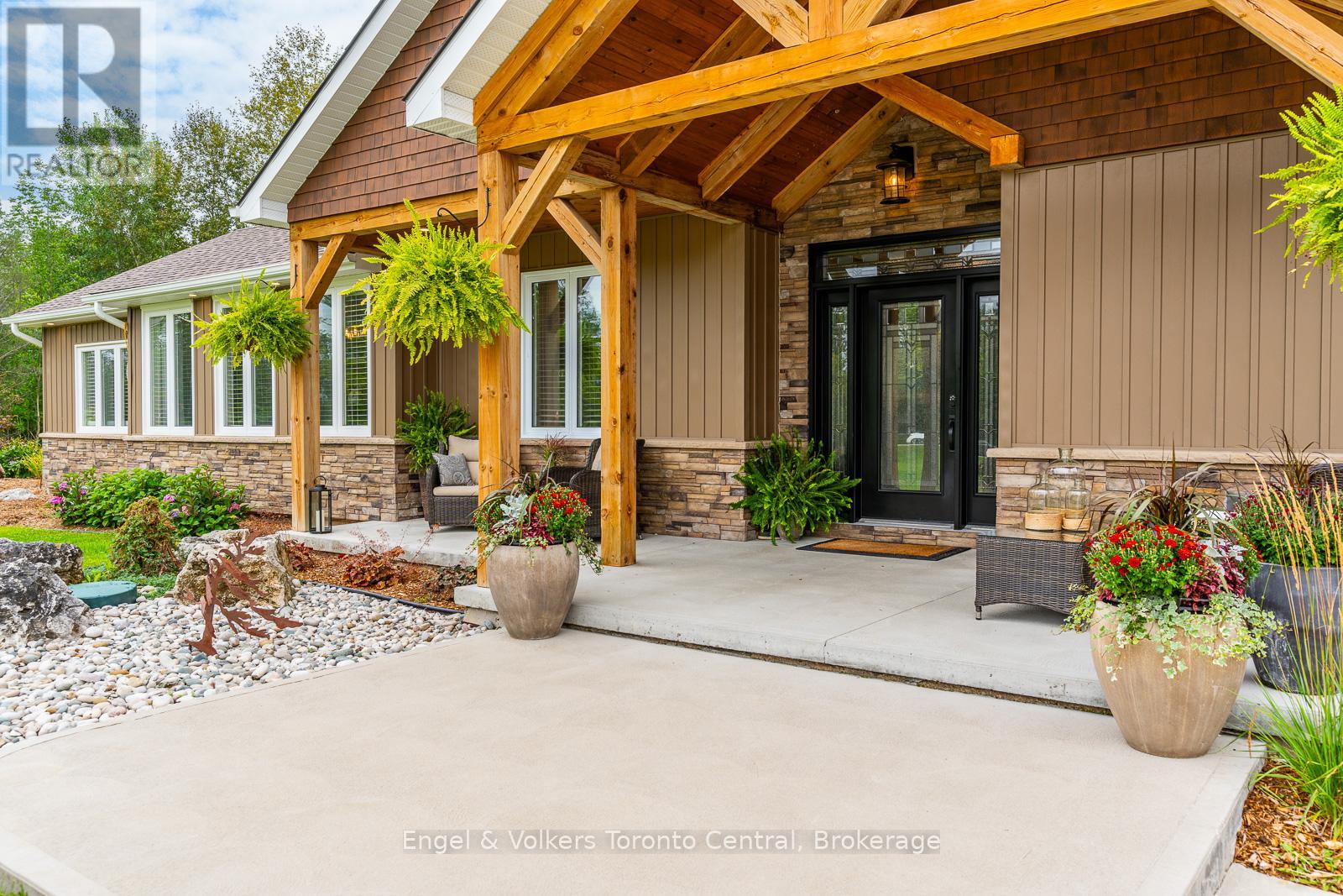 242 Somers Street, Georgian Bluffs, Ontario  N4K 6V5 - Photo 7 - X12047467