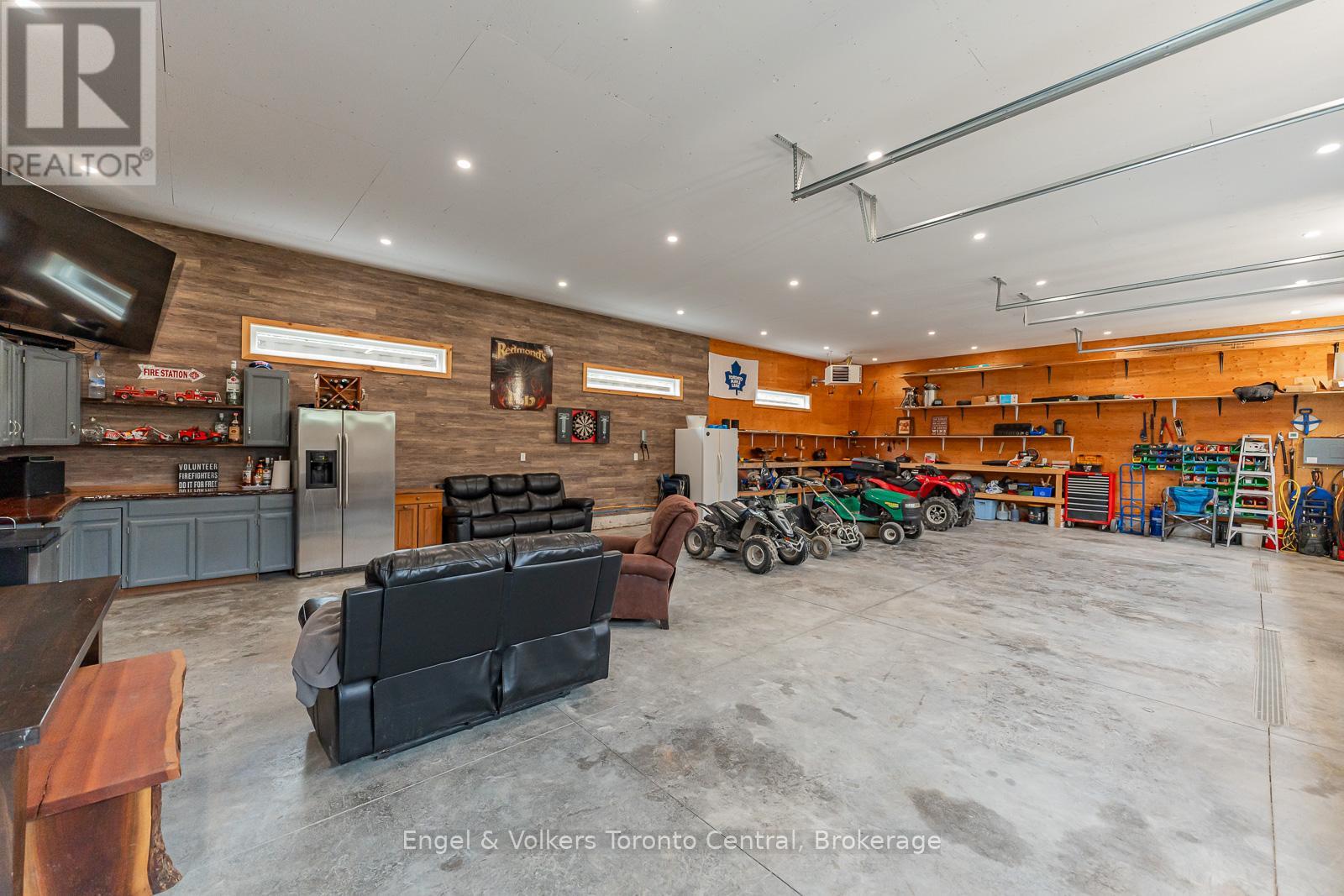 242 Somers Street, Georgian Bluffs, Ontario  N4K 6V5 - Photo 43 - X12047467