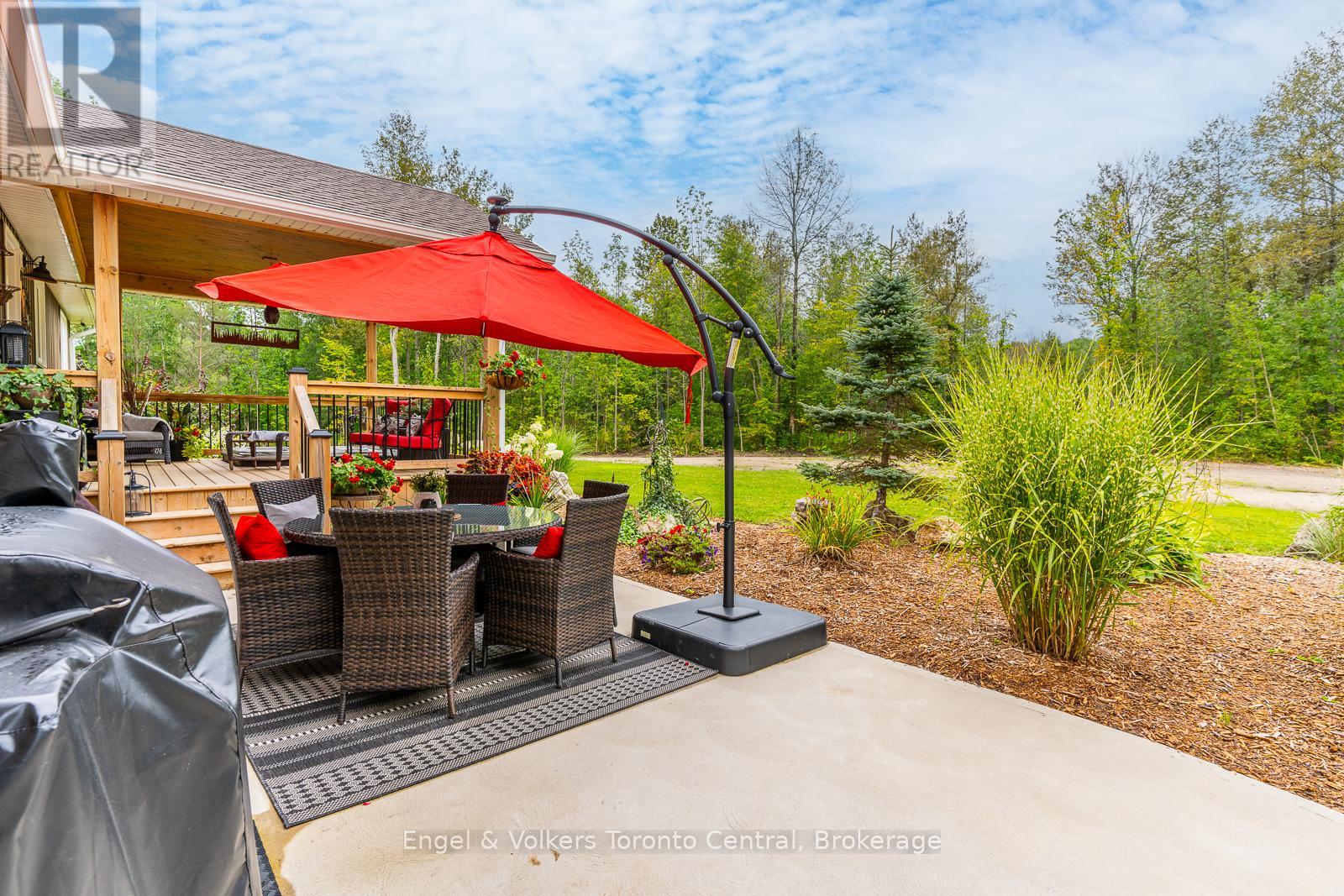 242 Somers Street, Georgian Bluffs, Ontario  N4K 6V5 - Photo 41 - X12047467