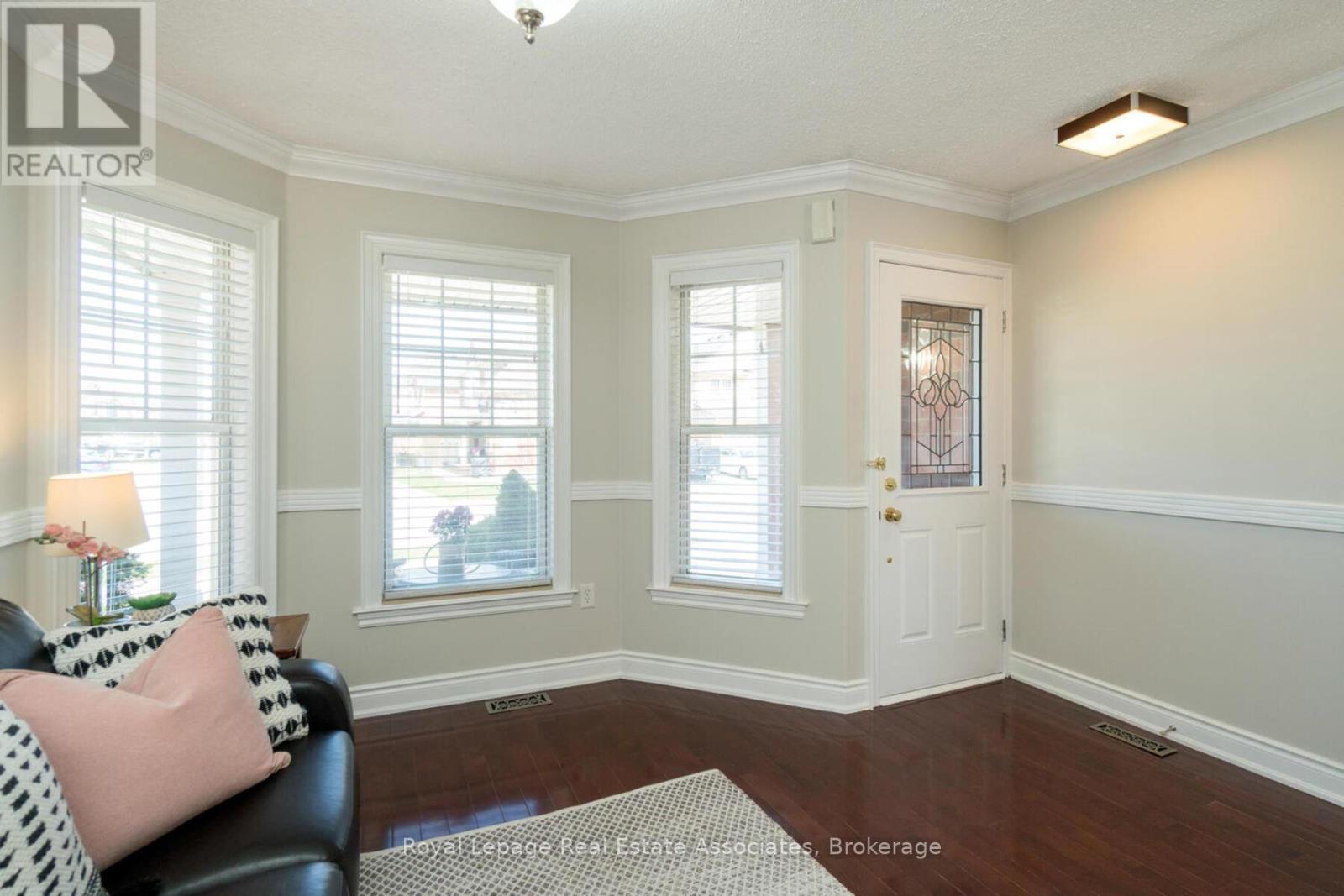 852 Luxton Drive, Milton, Ontario  L9T 6Y3 - Photo 3 - W12951314