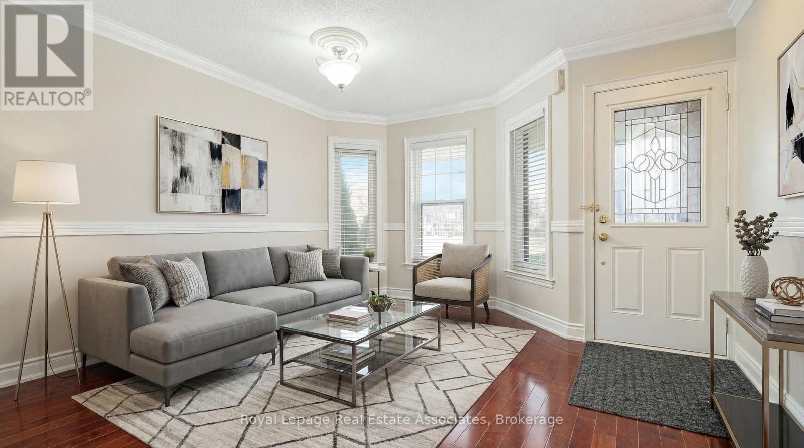 852 Luxton Drive, Milton, Ontario  L9T 6Y3 - Photo 4 - W12951314