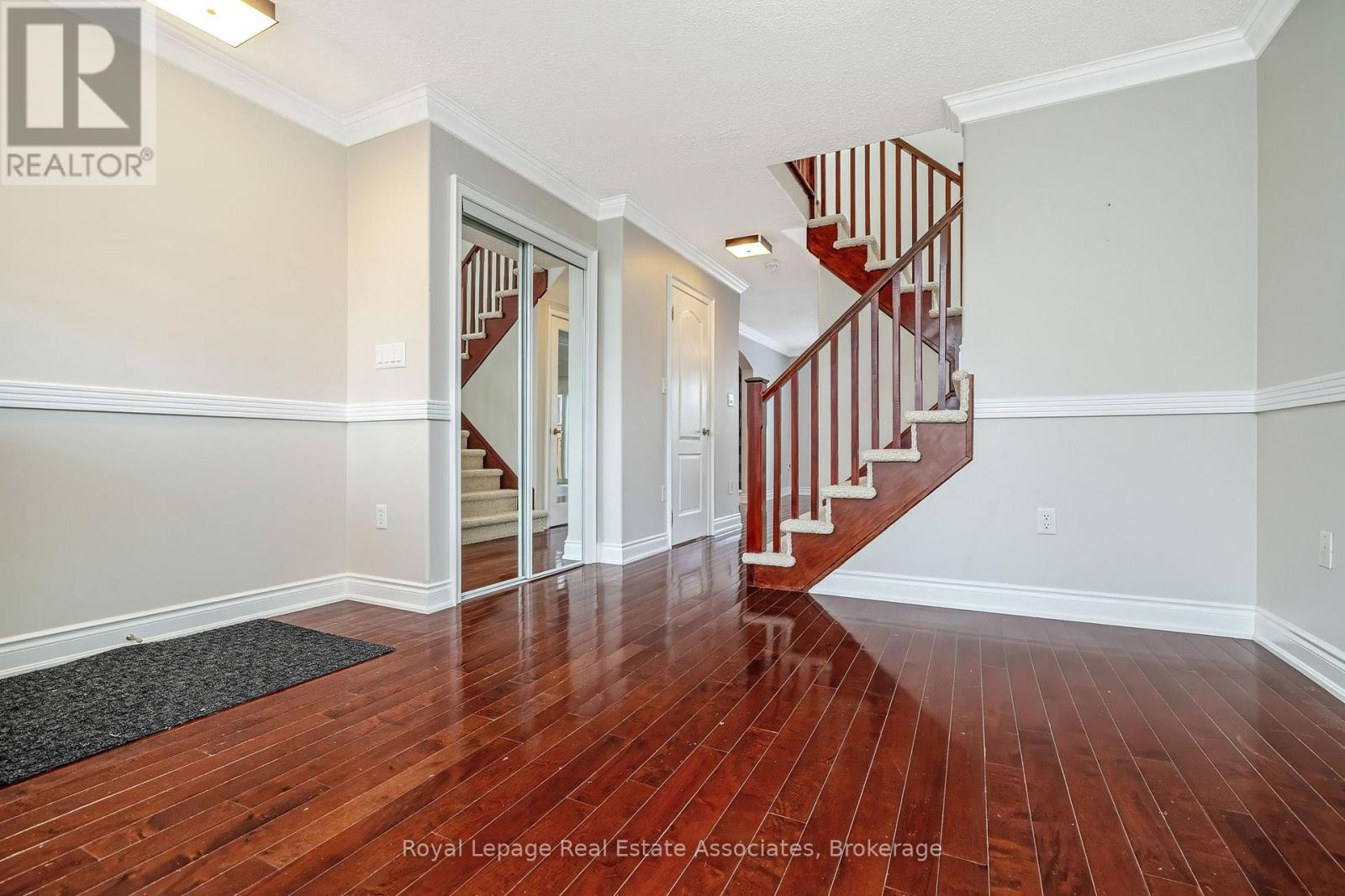 852 Luxton Drive, Milton, Ontario  L9T 6Y3 - Photo 5 - W12951314