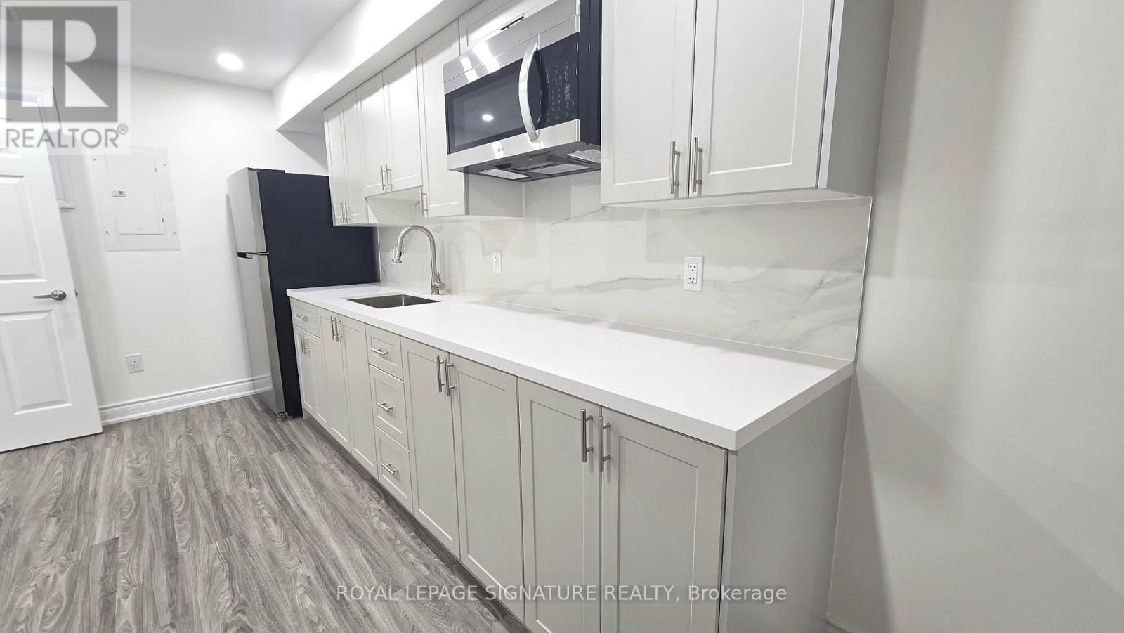 Basement 2 - 3137 Sunnyhill Drive, Mississauga, Ontario  L4X 2K5 - Photo 3 - W12951328