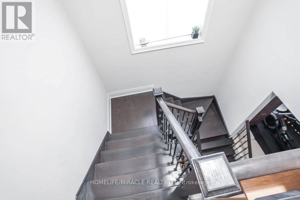 16 Lyle Way, Brampton, Ontario  L6X 5P8 - Photo 11 - W12951398