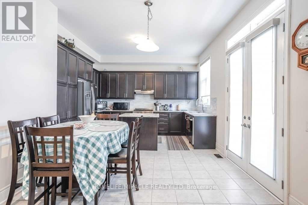 16 Lyle Way, Brampton, Ontario  L6X 5P8 - Photo 5 - W12951398