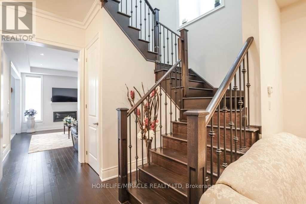 16 Lyle Way, Brampton, Ontario  L6X 5P8 - Photo 9 - W12951398