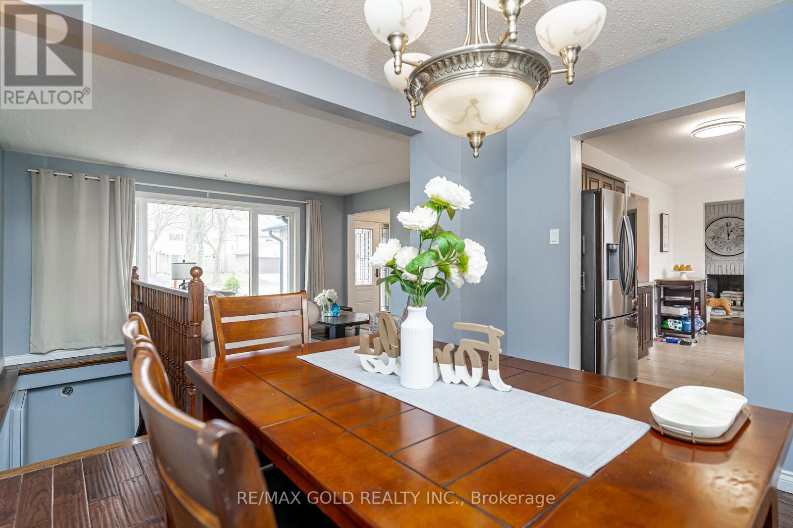 7632 Netherwood Road, Mississauga, Ontario  L4T 2P1 - Photo 12 - W12951430