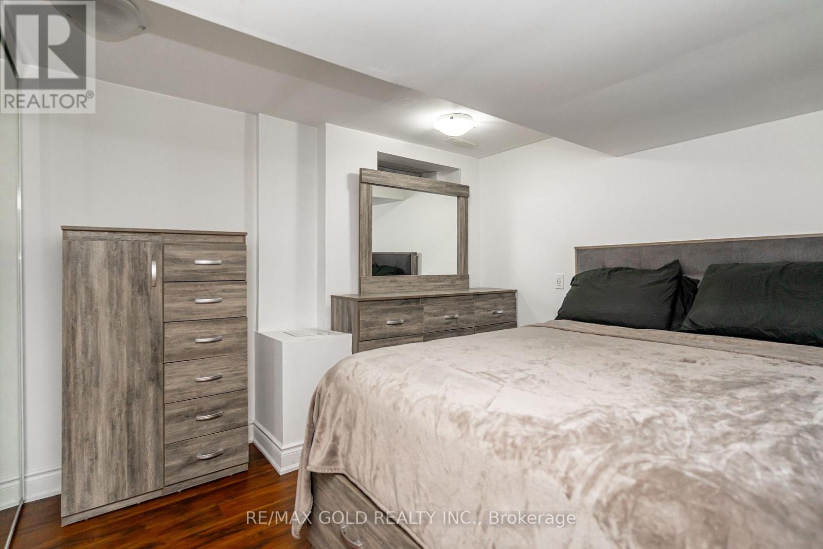 7632 Netherwood Road, Mississauga, Ontario  L4T 2P1 - Photo 26 - W12951430