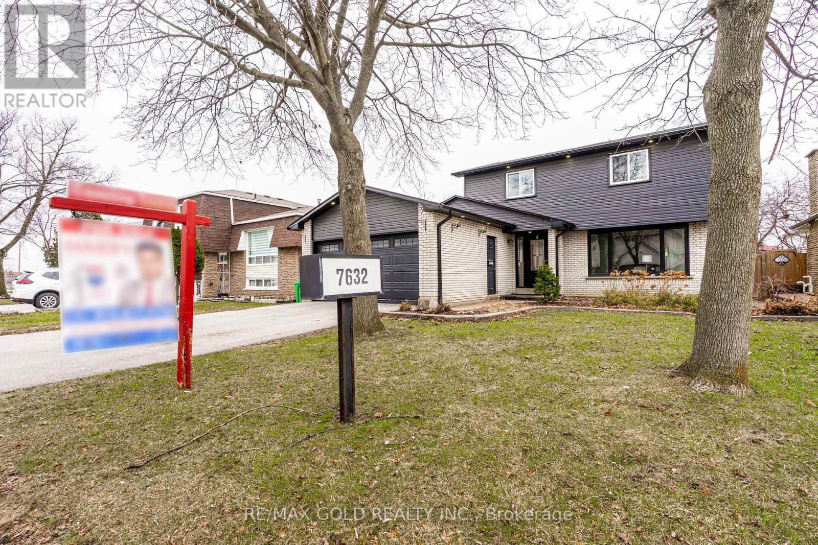 7632 Netherwood Road, Mississauga, Ontario  L4T 2P1 - Photo 4 - W12951430