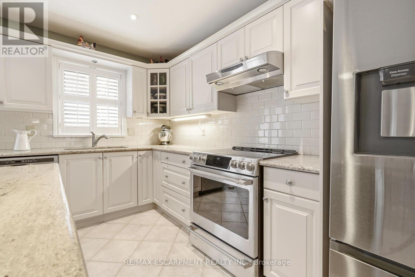 542 Jerseyville Road W, Hamilton, Ontario  L9G 3L5 - Photo 13 - X12951382