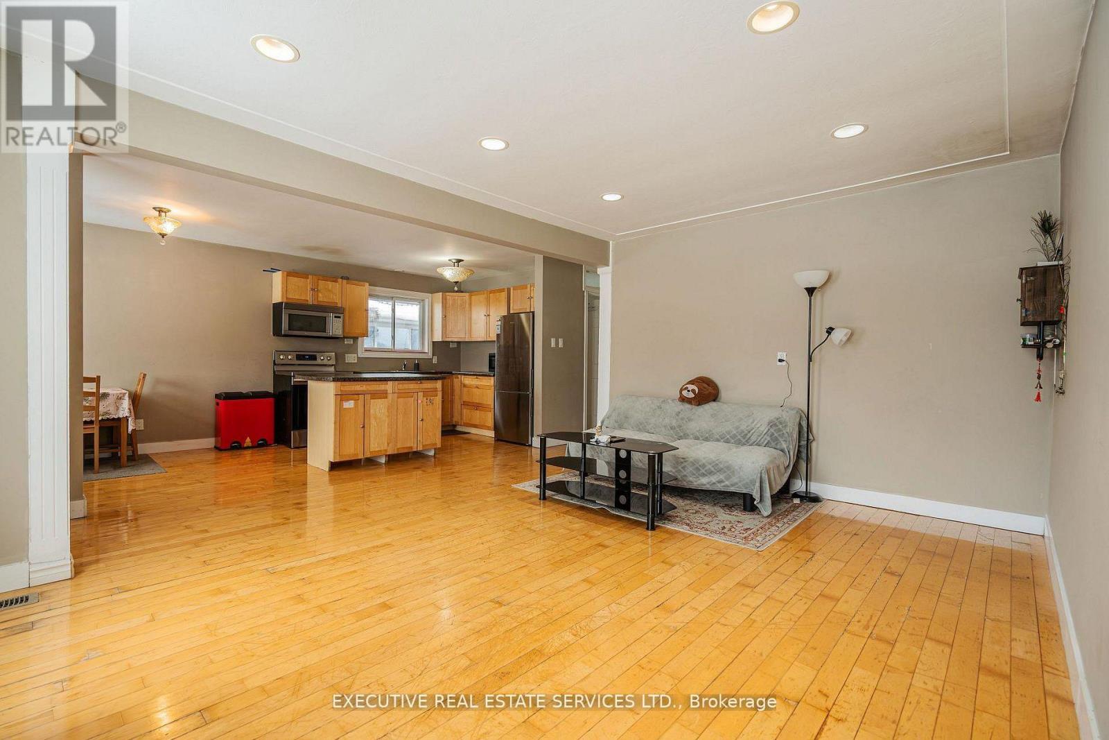 268 Ross Avenue, Kitchener, Ontario  N2A 1V6 - Photo 10 - X12951442