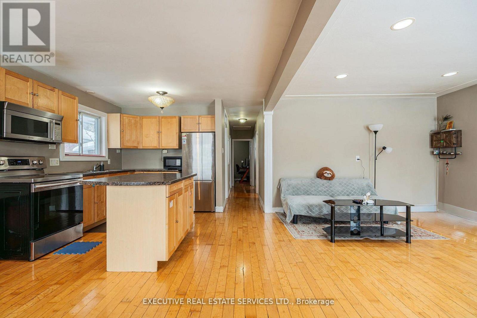 268 Ross Avenue, Kitchener, Ontario  N2A 1V6 - Photo 5 - X12951442