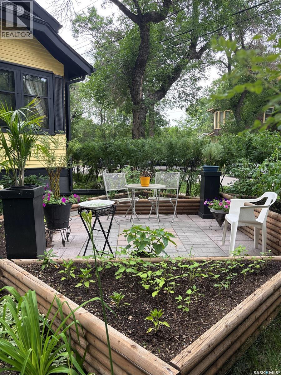 702 Lansdowne Avenue, Saskatoon, Saskatchewan  S7N 1E5 - Photo 2 - SK030304