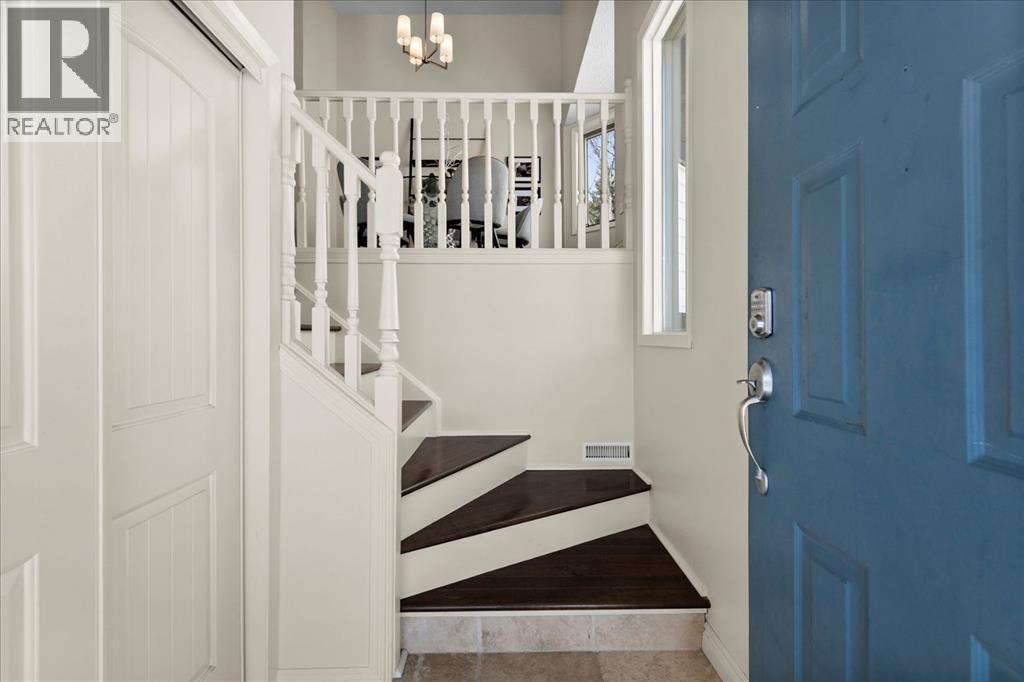 56 Hawkcliff Way Nw, Calgary, Alberta  T3G 2R7 - Photo 3 - A2290489