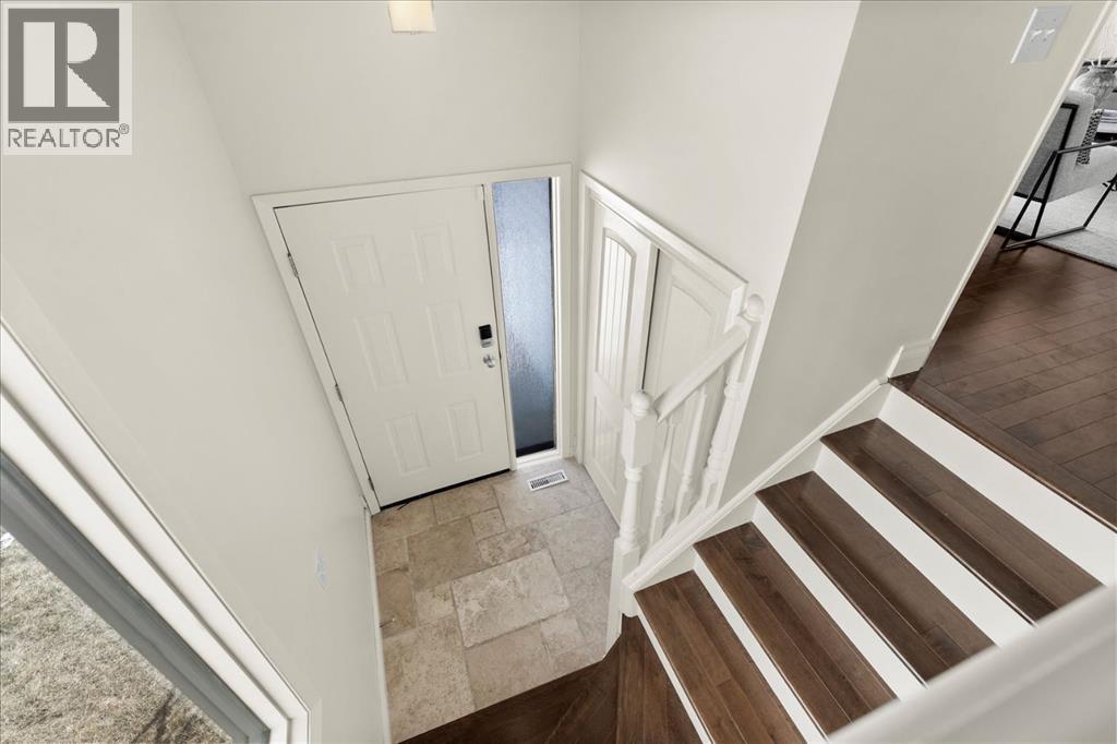 56 Hawkcliff Way Nw, Calgary, Alberta  T3G 2R7 - Photo 4 - A2290489