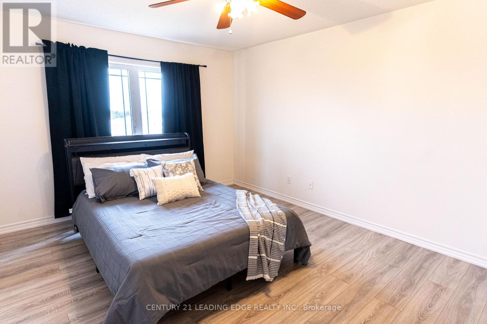 27 Mantz Crescent, Whitby, Ontario  L1R 0L3 - Photo 17 - E12936226