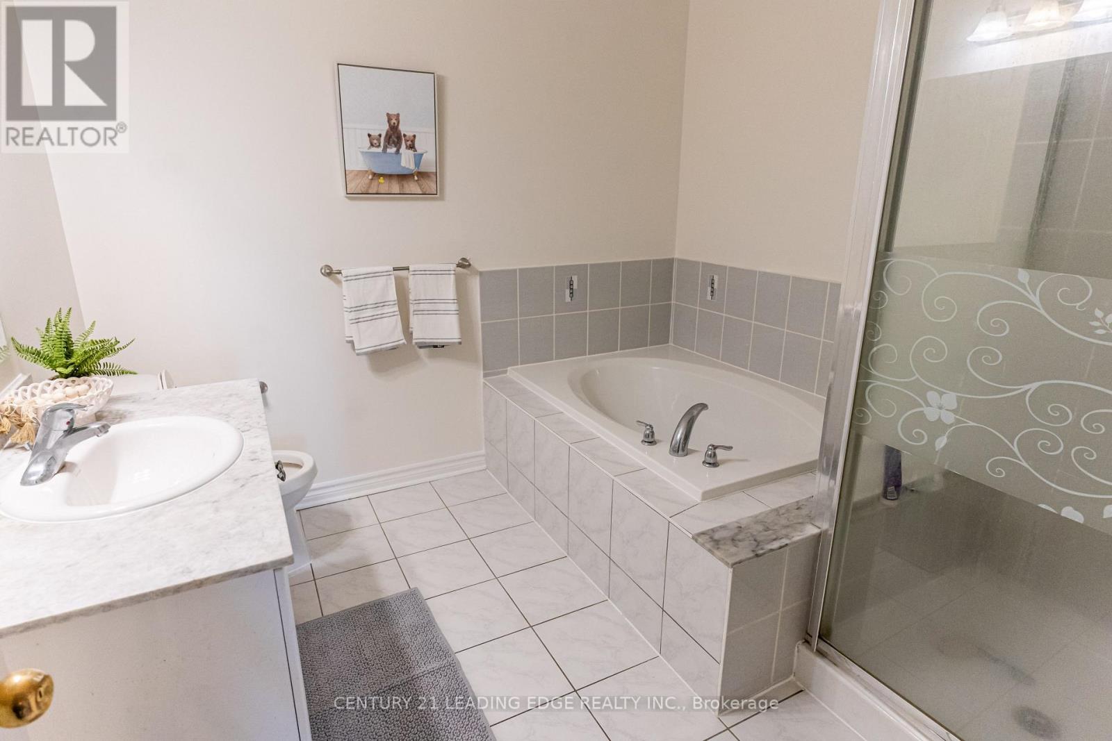 27 Mantz Crescent, Whitby, Ontario  L1R 0L3 - Photo 19 - E12936226