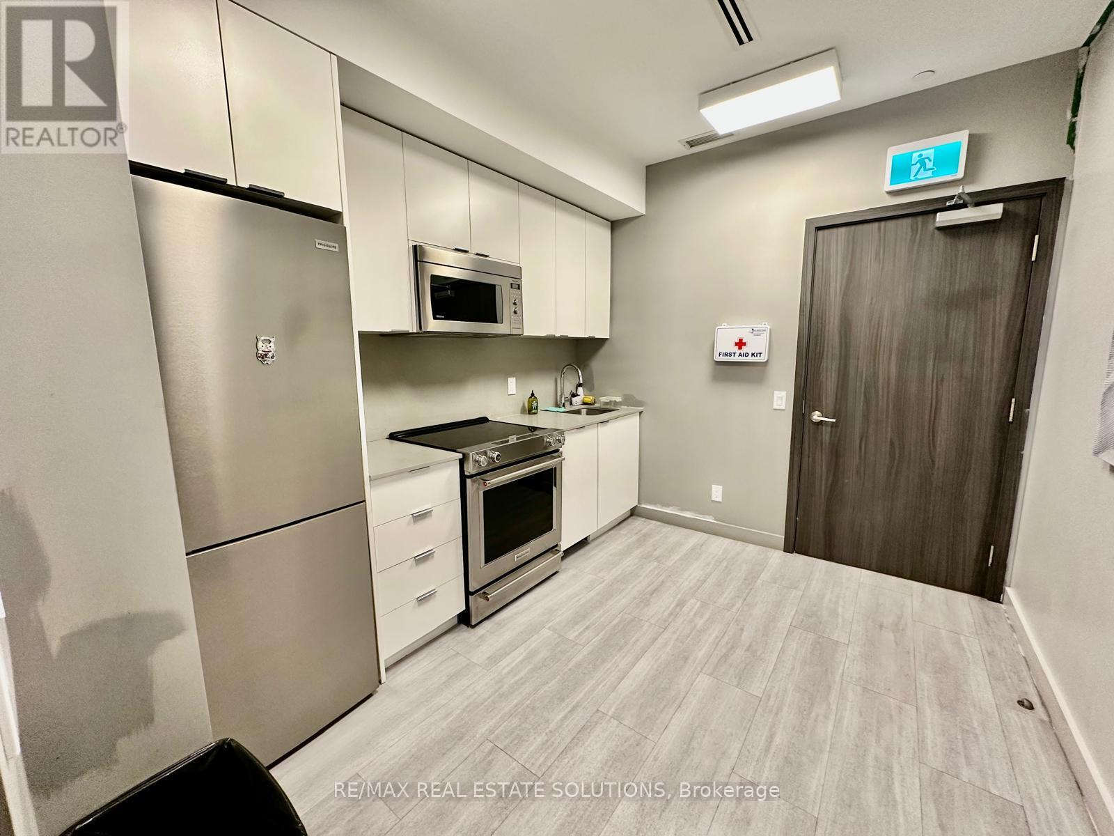 1611 - 30 Samuel Wood Way, Toronto, Ontario  M9B 0C9 - Photo 33 - W12949936