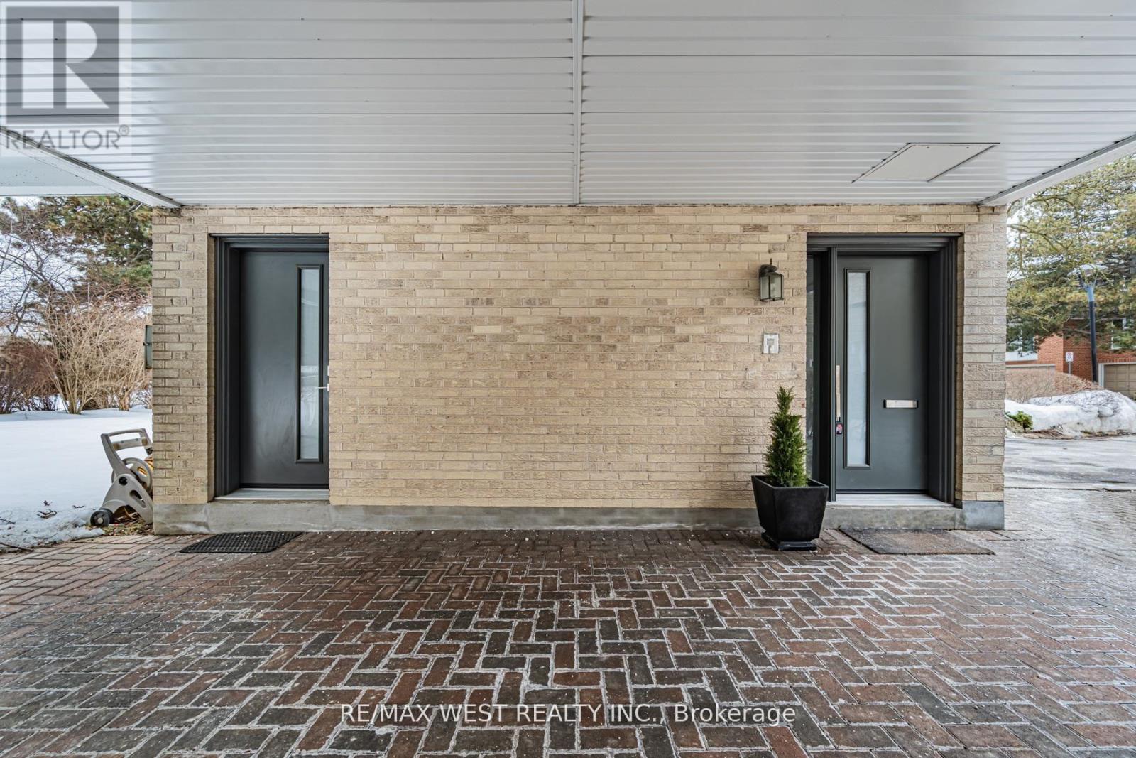 25 Proudbank Millway, Toronto, Ontario  M2L 1P3 - Photo 10 - C12948066