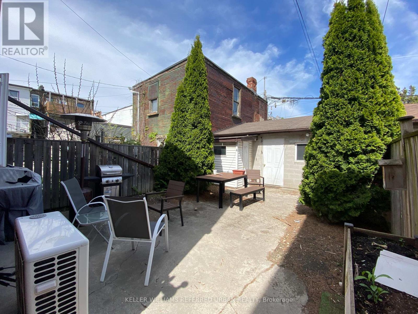 Upper - 429 Ossington Avenue, Toronto, Ontario  M6J 3A6 - Photo 15 - C12951500