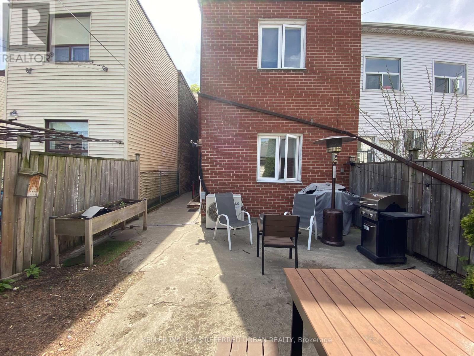 Upper - 429 Ossington Avenue, Toronto, Ontario  M6J 3A6 - Photo 16 - C12951500