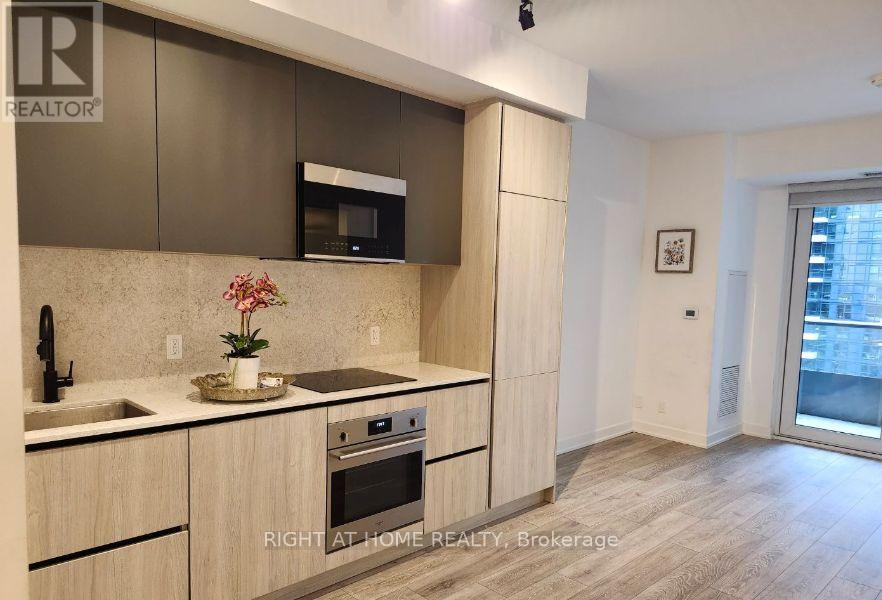 2605 - 108 Peter Street, Toronto, Ontario  M5V 0W2 - Photo 3 - C12951580