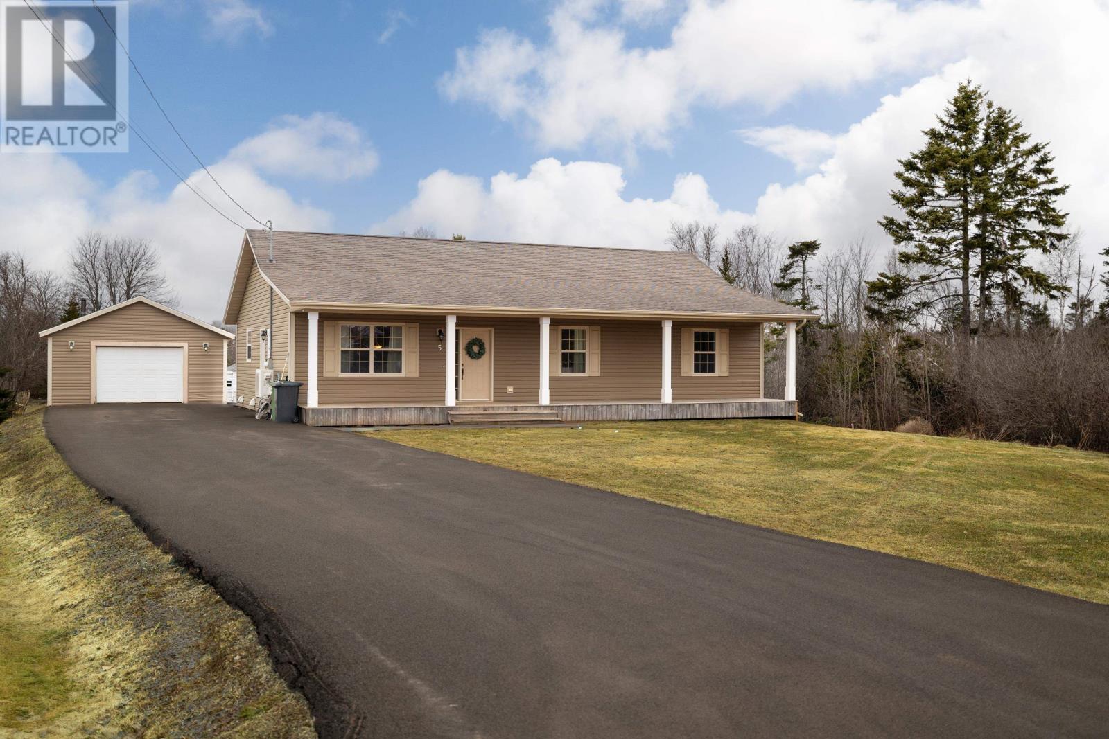 5 Rose Street, Winsloe North, Prince Edward Island  C1E 1V4 - Photo 2 - 202606227