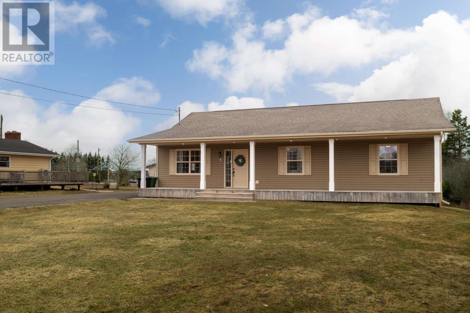 5 Rose Street, Winsloe North, Prince Edward Island  C1E 1V4 - Photo 3 - 202606227