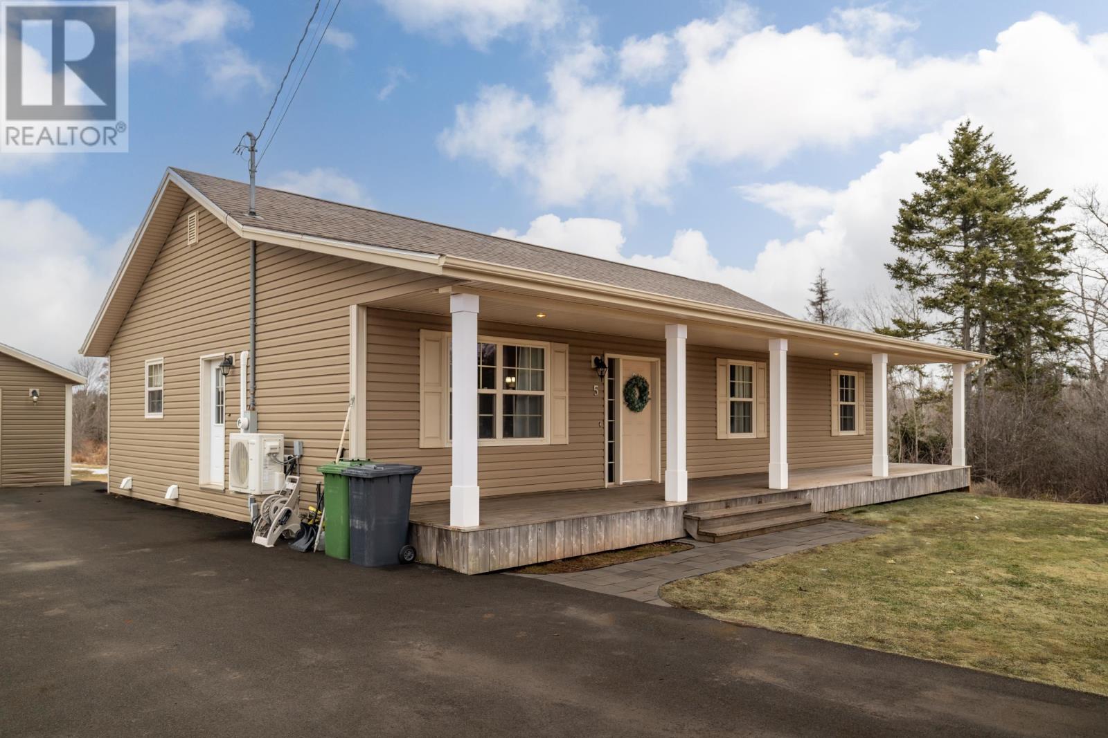 5 Rose Street, Winsloe North, Prince Edward Island  C1E 1V4 - Photo 6 - 202606227