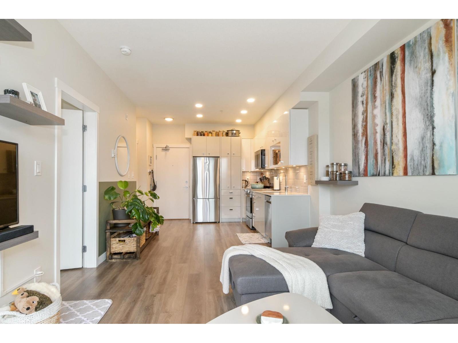 203 10838 Whalley Boulevard, Surrey, British Columbia  V3R 0G8 - Photo 5 - R3105610