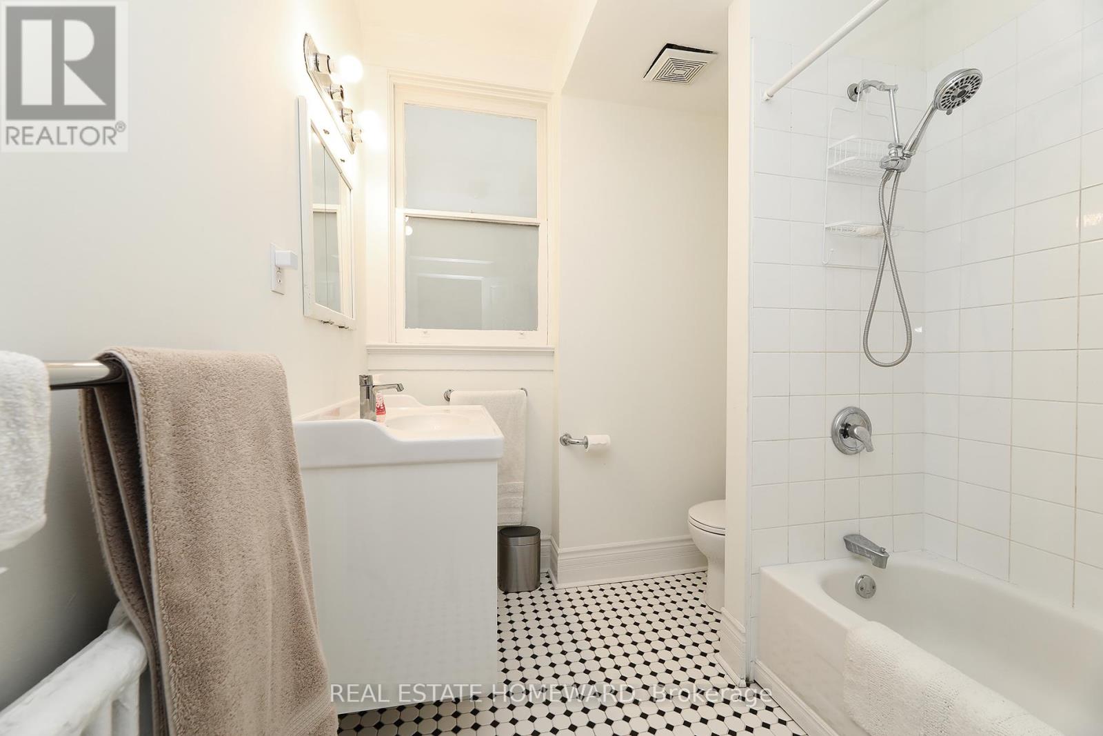 2 - 1378 Queen Street E, Toronto, Ontario  M4L 1C9 - Photo 6 - E12951588