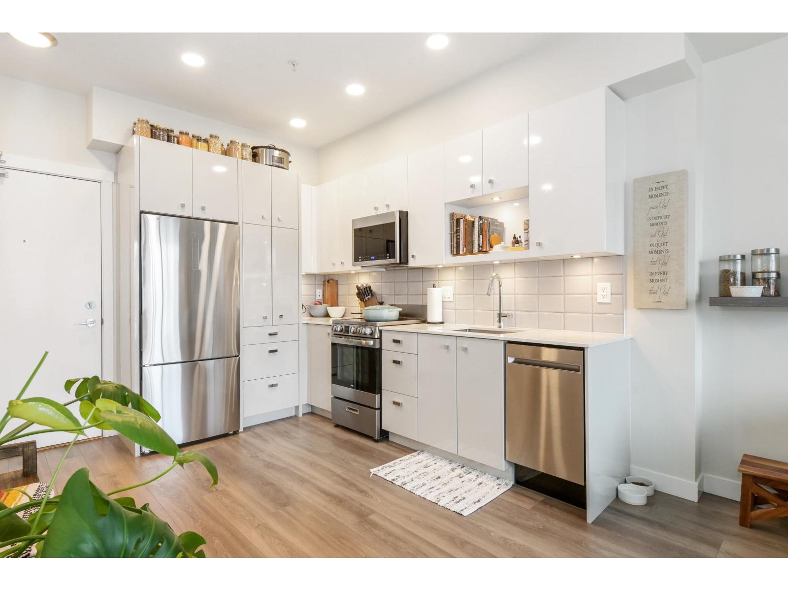 203 10838 Whalley Boulevard, Surrey, British Columbia  V3R 0G8 - Photo 7 - R3105610