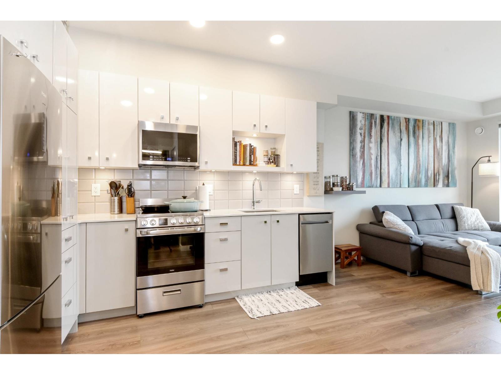 203 10838 Whalley Boulevard, Surrey, British Columbia  V3R 0G8 - Photo 8 - R3105610