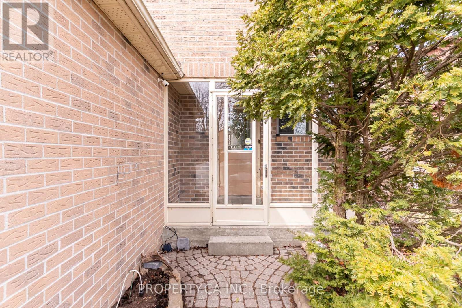 6 Hendley Drive, Ajax, Ontario  L1T 2C6 - Photo 4 - E12951724