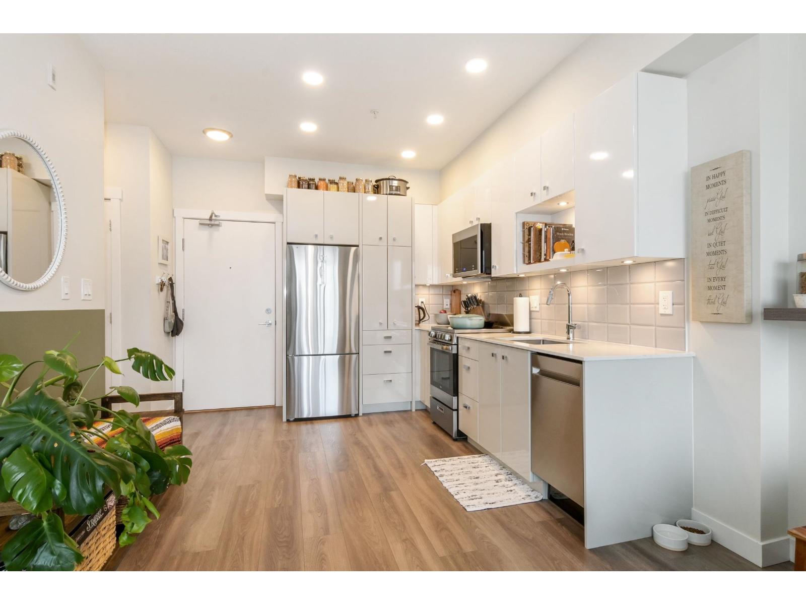 203 10838 Whalley Boulevard, Surrey, British Columbia  V3R 0G8 - Photo 6 - R3105610