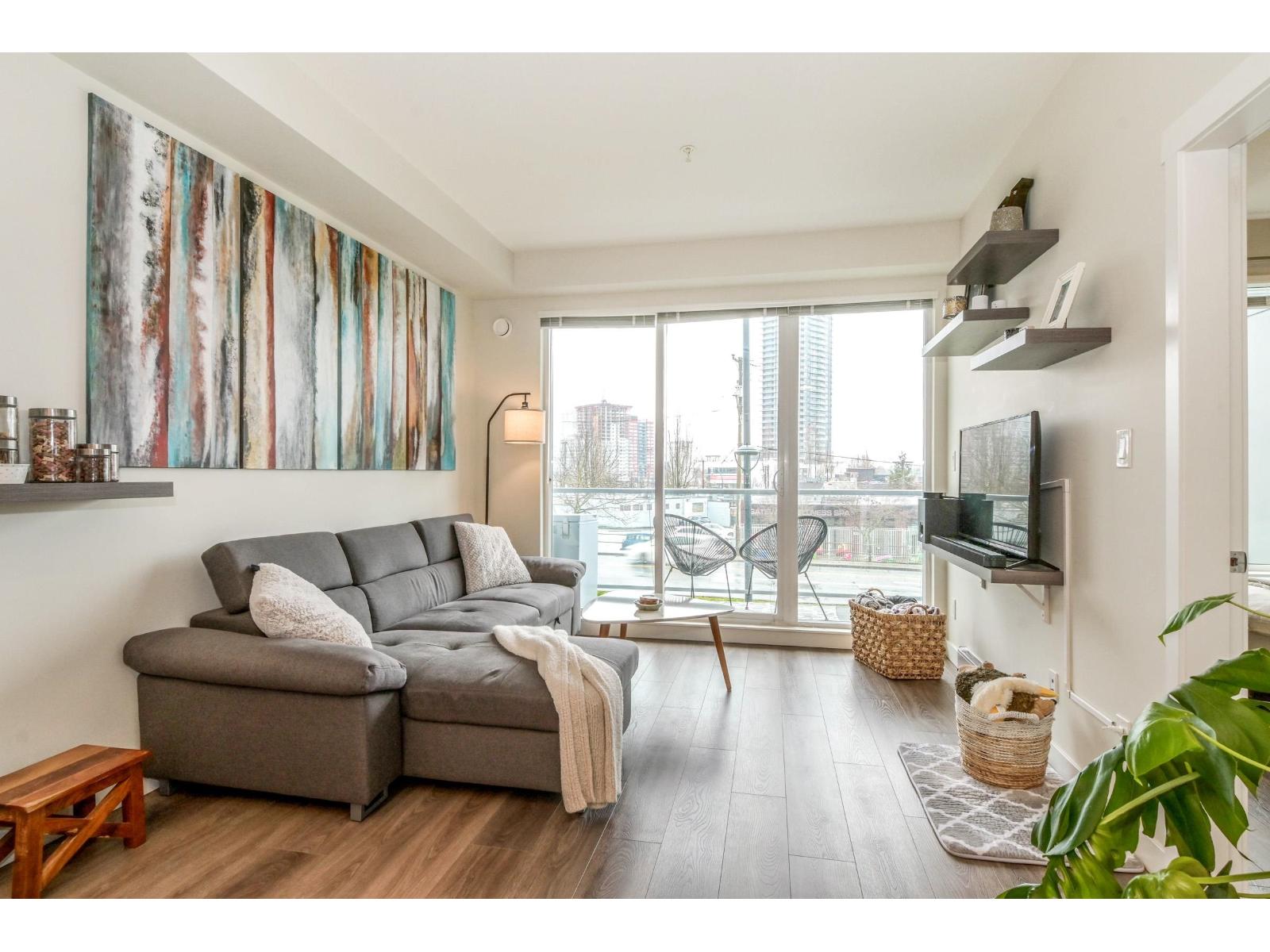 203 10838 Whalley Boulevard, Surrey, British Columbia  V3R 0G8 - Photo 3 - R3105610