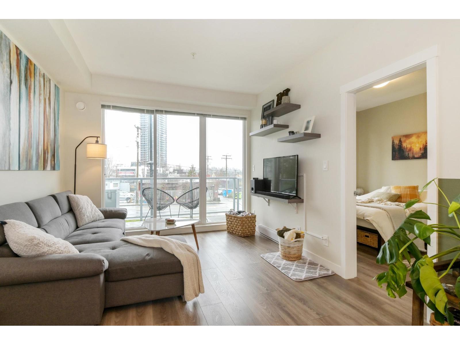 203 10838 Whalley Boulevard, Surrey, British Columbia  V3R 0G8 - Photo 4 - R3105610