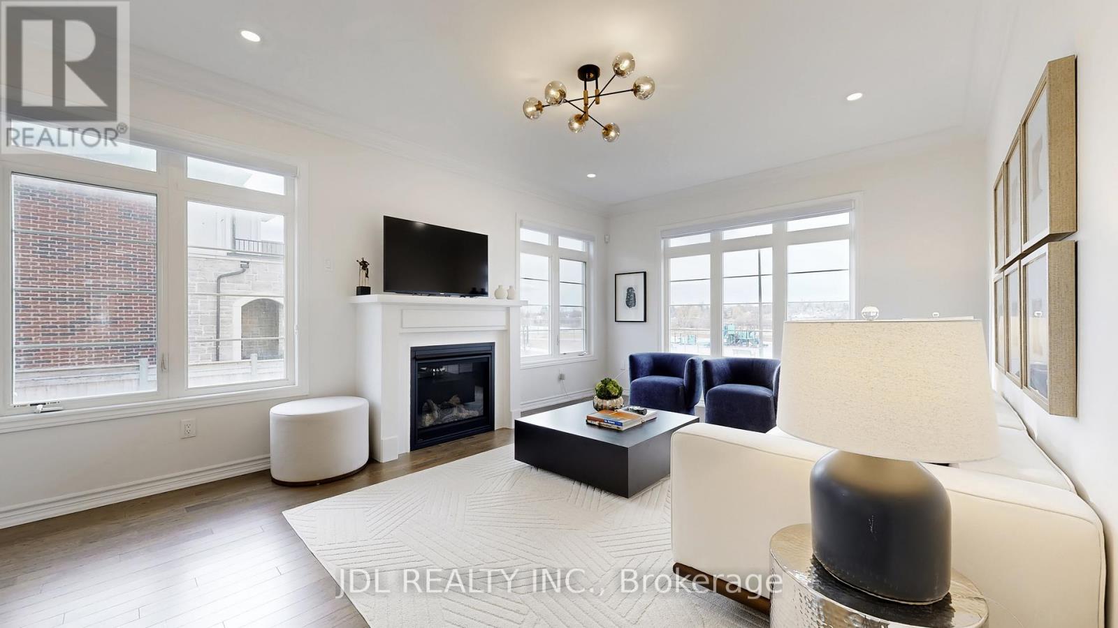 56 Connell Drive, Georgina, Ontario  L4P 0J5 - Photo 5 - N12951682