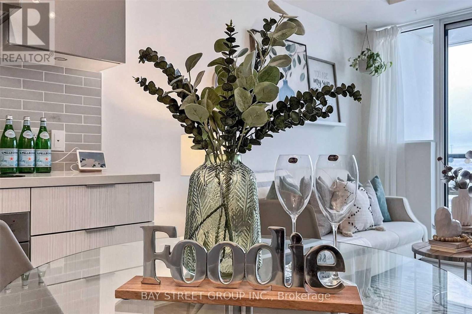 910a - 10 Rouge Valley Drive W, Markham, Ontario  L6G 0G9 - Photo 11 - N12951758