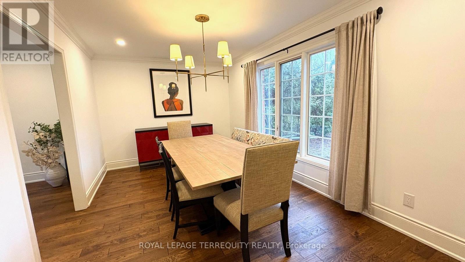 1841 Sherwood Forrest Circle, Mississauga, Ontario  L5K 2G6 - Photo 10 - W12951510