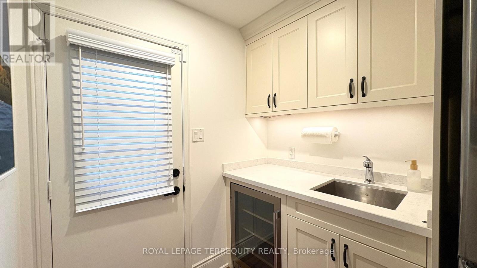 1841 Sherwood Forrest Circle, Mississauga, Ontario  L5K 2G6 - Photo 22 - W12951510