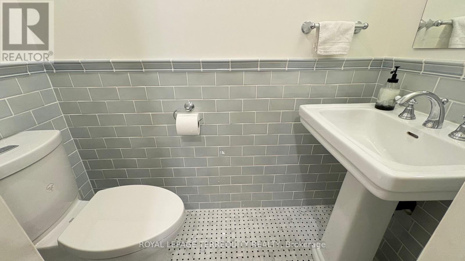 1841 Sherwood Forrest Circle, Mississauga, Ontario  L5K 2G6 - Photo 23 - W12951510