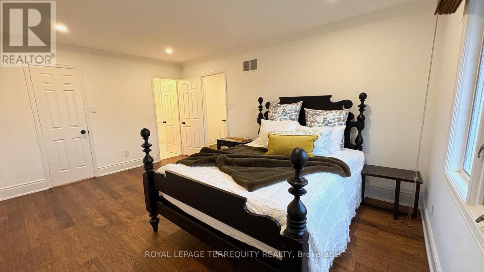 1841 Sherwood Forrest Circle, Mississauga, Ontario  L5K 2G6 - Photo 25 - W12951510