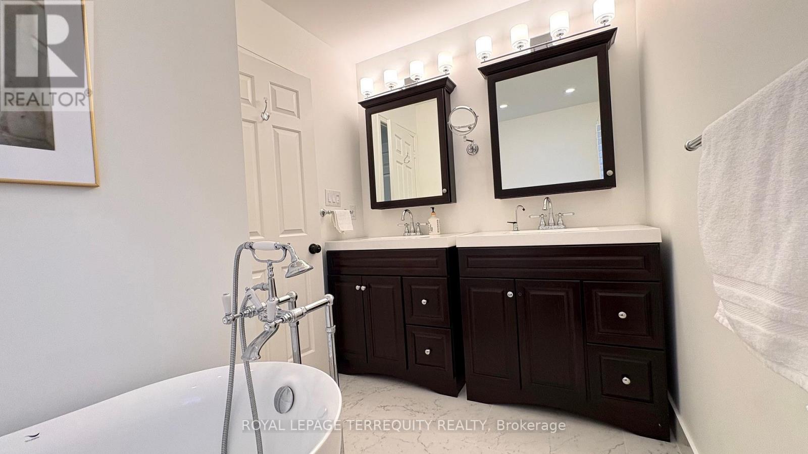 1841 Sherwood Forrest Circle, Mississauga, Ontario  L5K 2G6 - Photo 27 - W12951510