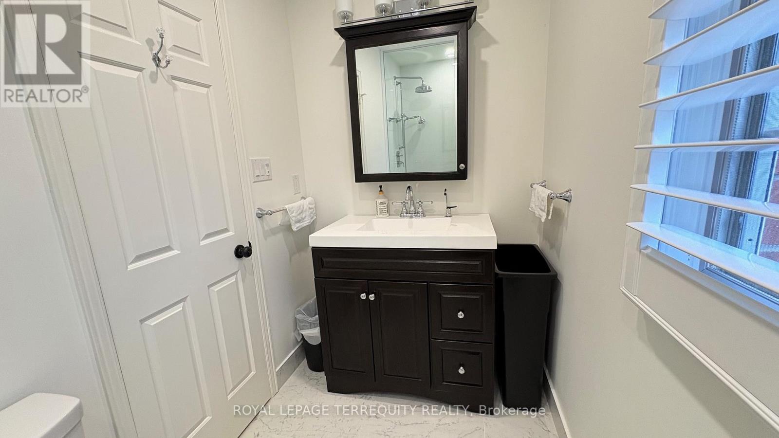 1841 Sherwood Forrest Circle, Mississauga, Ontario  L5K 2G6 - Photo 36 - W12951510