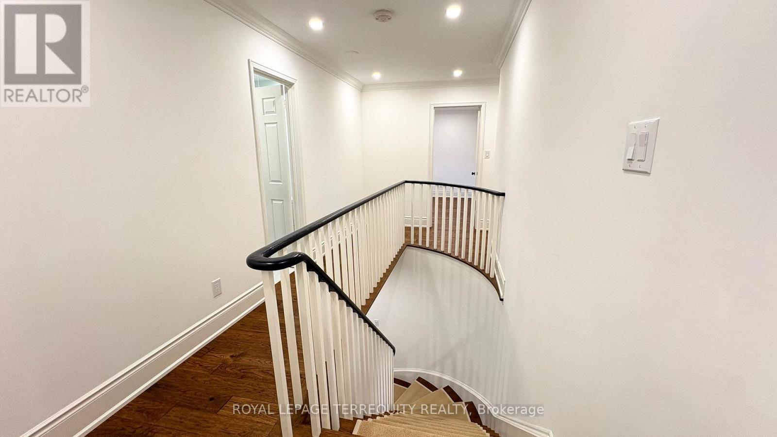 1841 Sherwood Forrest Circle, Mississauga, Ontario  L5K 2G6 - Photo 38 - W12951510